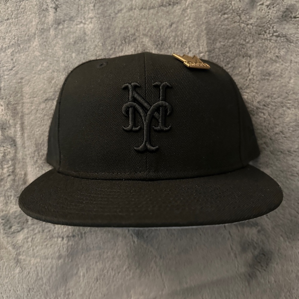 New York Mets MLB 7 1/2 f(59.6cm) Fitted brand New hat Black on Black 59Fifty
